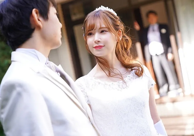 Bố chồng làm tình vợ của con trai ngay sau lễ cưới của con trai