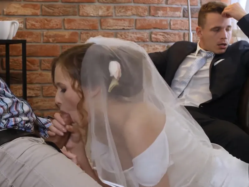 Cô dâu "đi ngoài" với trai ngay trước mặt ông chồng mới cưới